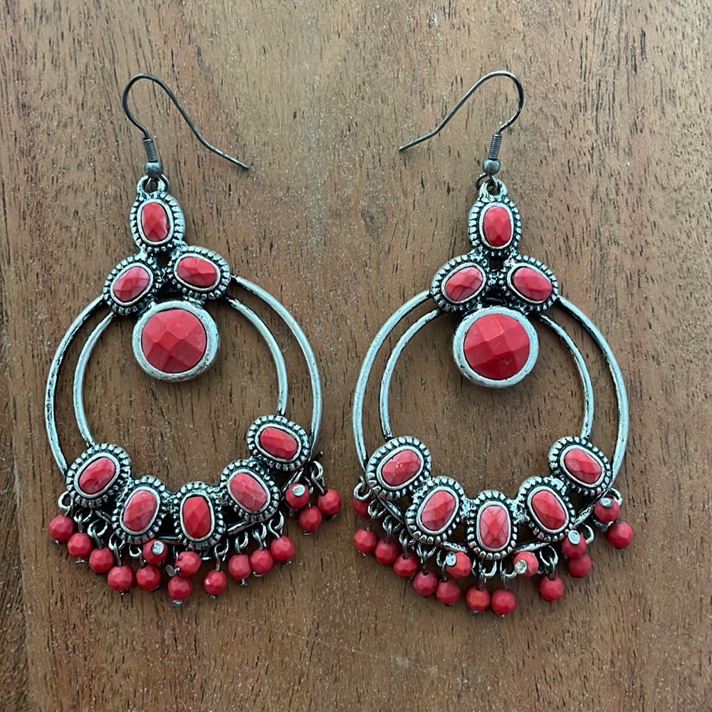 3/$25 🌟 Earrings Silver and Red beads